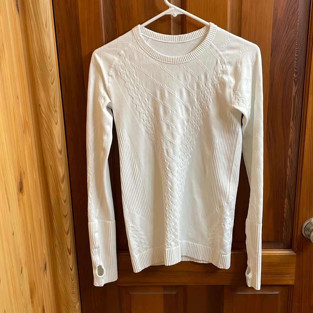 Great condition Lululemon restless pullover